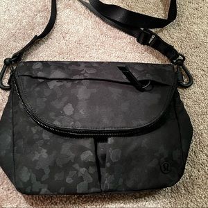 Lululemon All Night Festival Bag-Black Camo